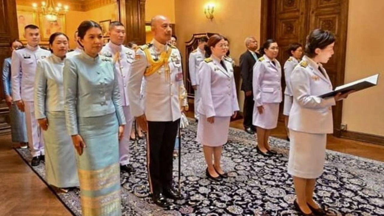 ถวายพระพร - อรุณรุ่ง โพธิ์ทอง ฮัมฟรียส์ ออท. ณ กรุงสตอกโฮล์ม สวีเดน เป็นประธานในพิธีถวายพระพรชัยมงคล เนื่องในวันเฉลิมพระชนมพรรษา สมเด็จพระพันปีหลวง ณ สถานเอกอัครราชทูต ณ กรุงสตอกโฮล์ม.