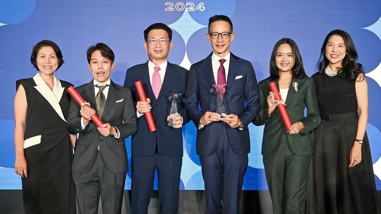 ภูมิใจมาก - สาระ ล่ำซำ รับรางวัล “Executive Champion of the Year” ผู้บริหารองค์กรประกันชีวิตมีคุณสมบัติโดดเด่นด้านการพัฒนามีวิสัยทัศน์กว้างไกล ในงาน 9th Asia Trusted Life Agents & Advisers Awards 2024 ที่ PARKROYAL COLLECTION ประเทศสิงคโปร์ วันก่อน.