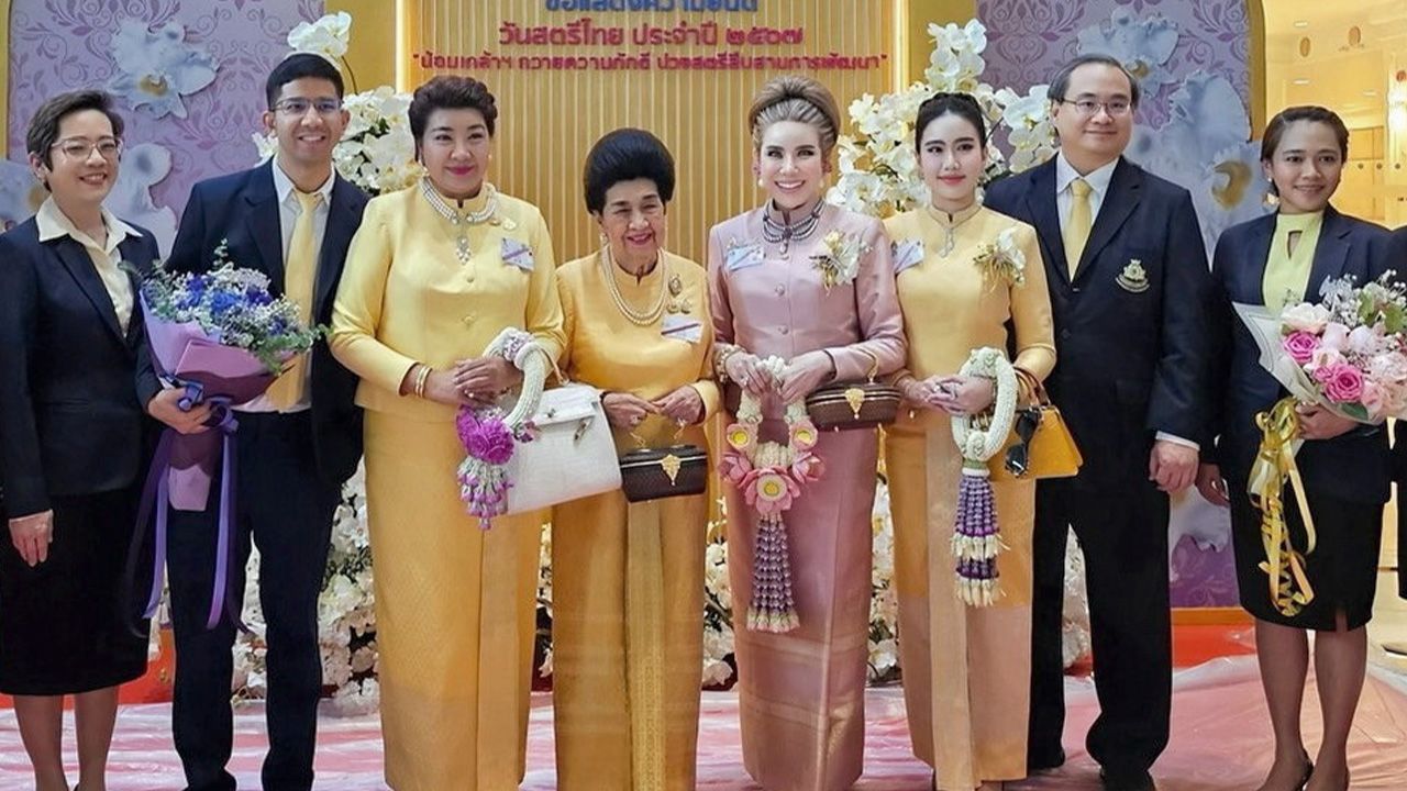 สตรีไทย - คุณหญิงโรส บริบาลบุรีภัณฑ์ มาร่วมแสดงความยินดีแก่ รมณีย์ เธียรประสิทธิ์ ในโอกาสได้รับเลือกเป็น สตรีไทยดีเด่น ประเภทสรรหา ประจำปี 2567 ในงานวันสตรีไทย โดยมี มานน เธียรประสิทธิ์ และ รัญชา บริบาลบุรีภัณฑ์ มาร่วมปลื้มด้วย ที่อิมแพ็ค เมืองทองธานี วันก่อน.