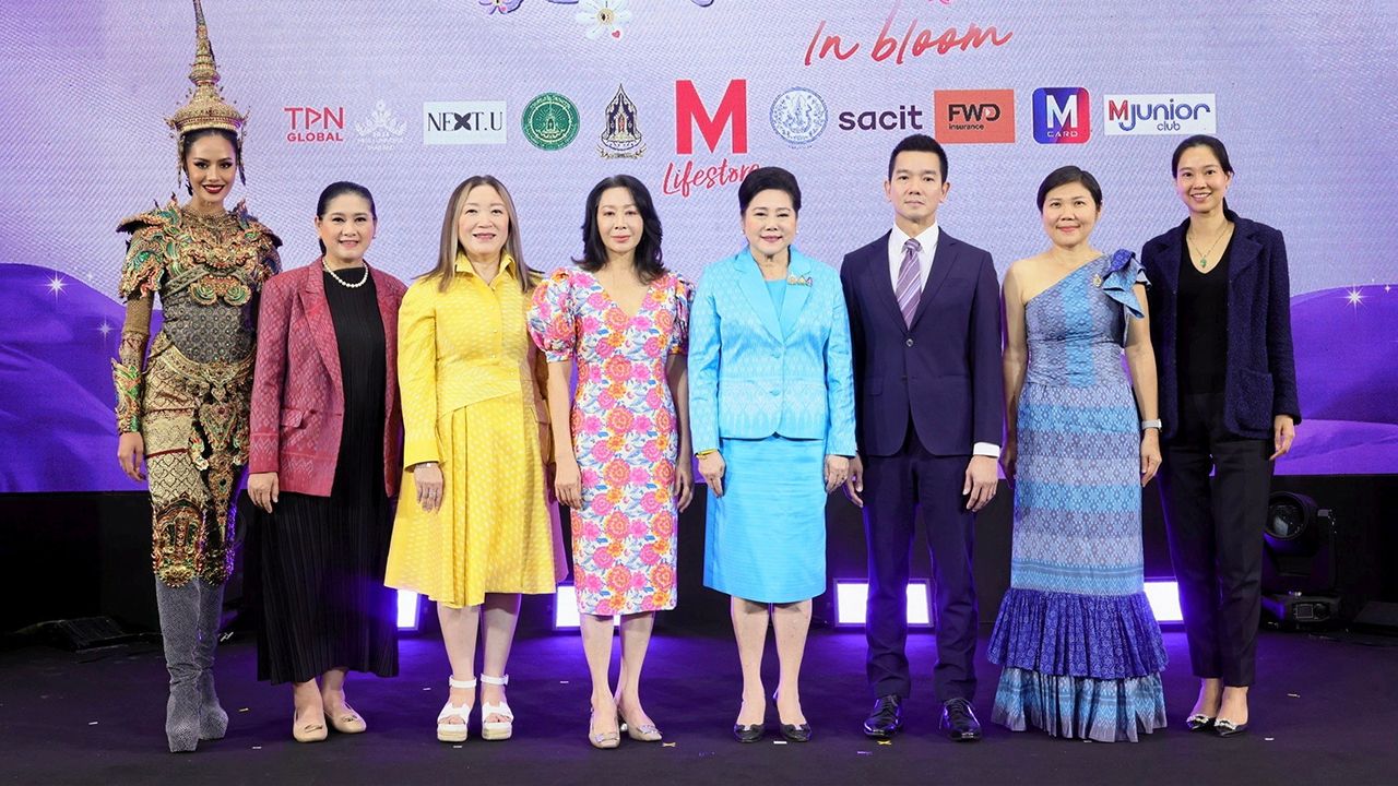 ผ้าไหม - ดร.ลาลีวรรณ กาญจนจารี เปิดงาน “THE MALL LIFESTORE WOMEN INSPIRED TEXTILE IN BLOOM” นิทรรศการจักรวาลผ้าไหมหาชมยาก จัดถึง 14 ส.ค. โดยมี อัจฉรา อัมพุช และ วรลักษณ์ ตุลาภรณ์ มาร่วมงานด้วย ที่เดอะมอลล์ไลฟ์สโตร์ บางแค วันก่อน.