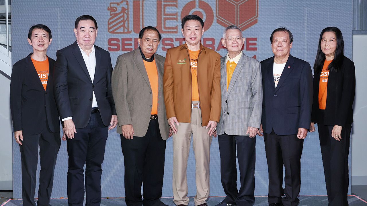 ไว้เก็บของ - เกตติวิทย์ สิทธิสุนทรวงศ์ เปิด “LEO Self Storage” พื้นที่ให้เช่าเก็บของด้วยเทคโนโลยีทันสมัย พร้อม LEO Wine Storage ออกแบบมาเพื่อเจาะกลุ่มไวน์เลิฟเวอร์ โดยมี เสนีย์ แดงวัง, ไพบูลย์ สำราญภูติ และ อภิชาต ลี้อิสสระนุกูล มาร่วมงานด้วย ที่ถนนพระราม 4 วันก่อน.