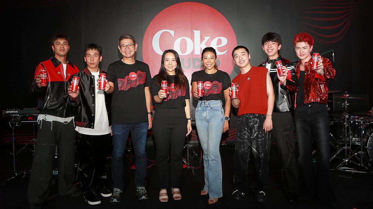 แนวมันส์ - ฮาน ทเว เพียว เปิดตัว “COKE STUDIO™” 2024 เพื่อสร้างปรากฏการณ์ทางดนตรีแนวใหม่สุดมันส์แบบป๊อปอัป พร้อมห้องอัดเพลงเคลื่อนที่ขนาดยักษ์ โดยมี นันทิวัต ธรรมหทัย, ปุณฑริกา สุสัณฐิตพงษ์ และ กฤตย์ จีรพัฒนานุวงศ์ มาร่วมงานด้วย ที่สยามสแควร์วัน วันก่อน.