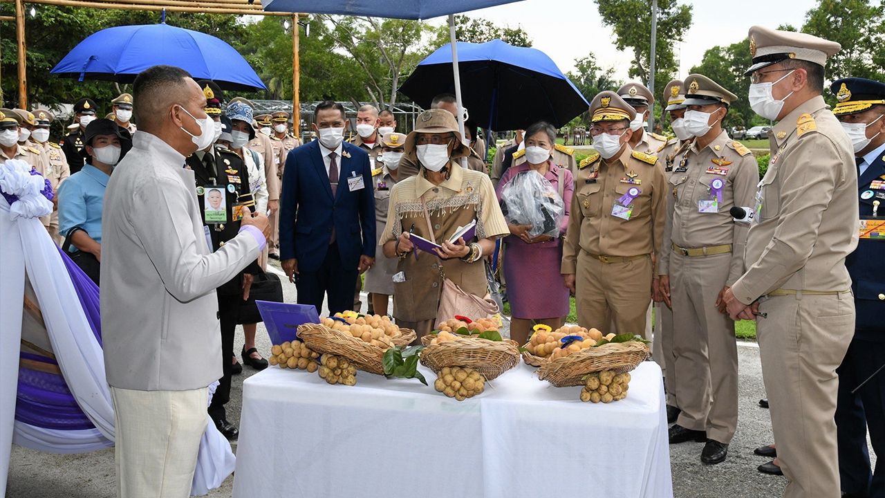 สมเด็จพระกนิษฐาธิราชเจ้า กรมสมเด็จพระเทพรัตนราชสุดาฯ สยามบรมราชกุมารี เสด็จฯไปพระราชทานรางวัลแก่ผู้ชนะการประกวดผลิตผลทางการเกษตร และทอดพระเนตรนิทรรศการงานวันลองกอง งานศิลปาชีพและงานกระจูดในงาน “ของดีเมืองนรา” ครั้งที่ 47 ณ สวนสาธารณะเฉลิมพระเกียรติ อำเภอเมือง จังหวัดนราธิวาส เมื่อวันก่อน.