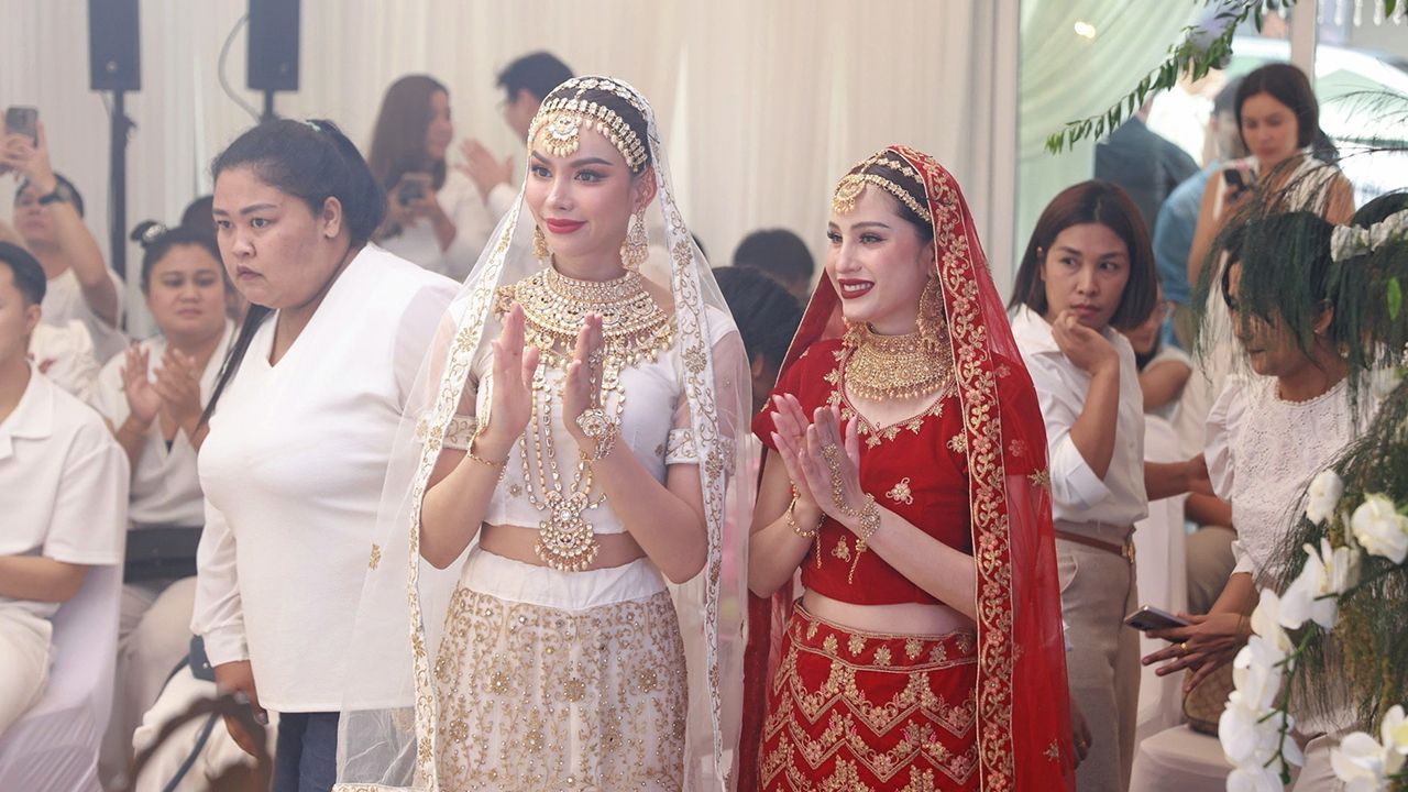 ทำถึงทำจริง 2 สาว ขวัญ อุษามณี และ แอนนา เสือ ใส่ส่าหรีไปร่วมพิธี บวงสรวงพระพิฆเนศ แม้ไปทำหน้าที่พิธีกรรายการ “มูเตเลดี้” แต่ตอนมูนี่... จริงจังมาก!