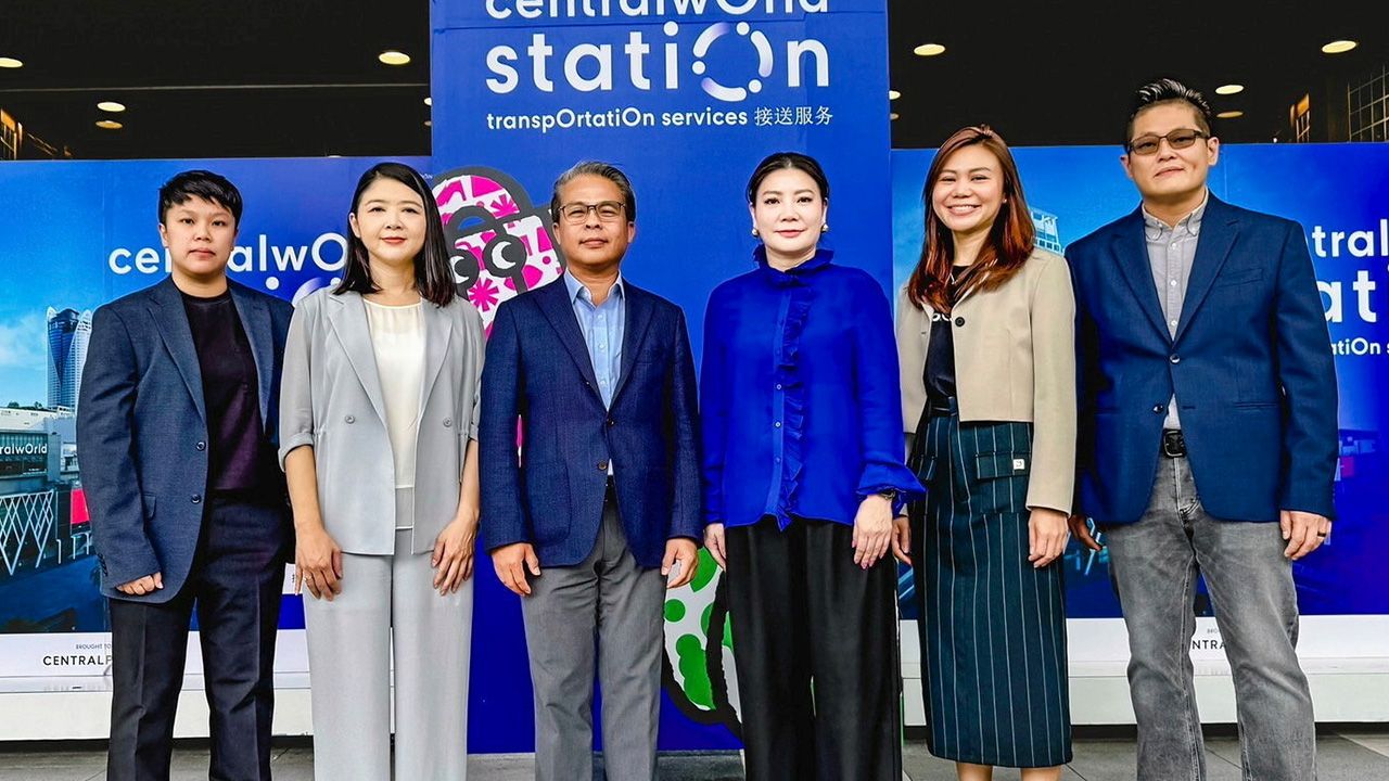 สะดวกมาก - ชาญยุทธ เศวตสุวรรณ และ พิณรัตน์ กิติเวชกุล เปิด “centralwOrld station” จุดเชื่อมต่อใหม่ใจกลางเมืองด้วย Shuttle Service สู่ทุกจุดหมายปลายทางสำคัญทั่วกรุงเทพ โดยมี อัญชลี พาบุตตะ, ไอรีณ เกา และ ฤดีพรรณ เต็มชื่น มาร่วมงานด้วย ที่เซ็นทรัลเวิลด์ วันก่อน.