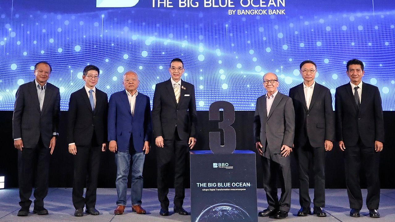 อบรม มาริษ เสงี่ยมพงษ์ รมว.ต่างประเทศ เปิดการอบรมหลักสูตร “The Big Blue Ocean” รุ่นที่ 3 พร้อมเชิญ เสถียร เสถียรธรรมะ มาบรรยายพิเศษ โดยมี ดร.ศิริ จิระพงษ์พันธ์, ดร.พิเชฐ ดุรงคเวโรจน์ และ ดร.กอบศักดิ์ ภูตระกูล มาร่วมงานด้วย ที่โรงแรมโซ แบงคอก วันก่อน.