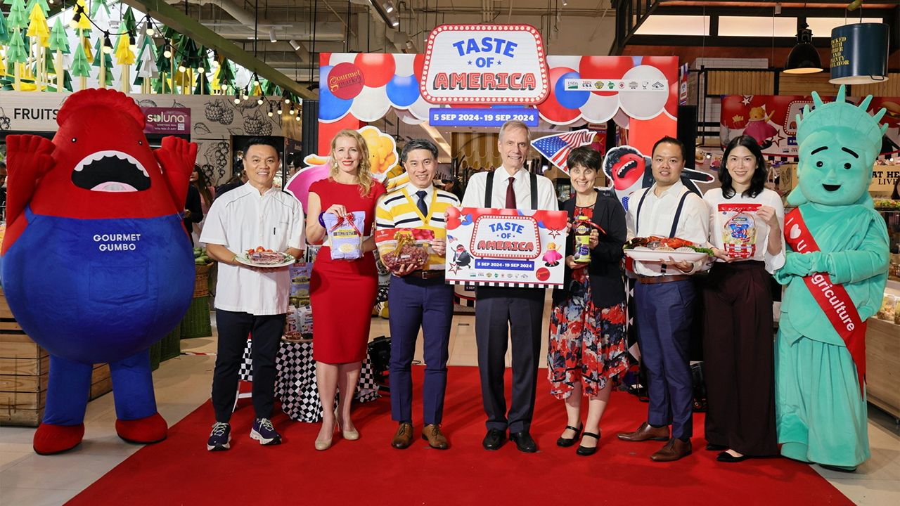 ตามไปซื้อ - โรเบิร์ต เอฟ โกเดค ทูตสหรัฐอเมริกา เปิดงาน “TASTE OF AMERICA 2024” รวบรวมสินค้าอาหาร ผลไม้และเนื้อสัตว์ จัดถึง 19 ก.ย. โดยมี ศุภวุฒิ ไชยประสิทธิ์กุล และ พงษ์ธวัช เฉลิมกิตติชัย มาร่วมงานด้วย ที่กูร์เมต์ มาร์เก็ต พารากอน ดีพาร์ทเม้นท์สโตร์ วันก่อน.