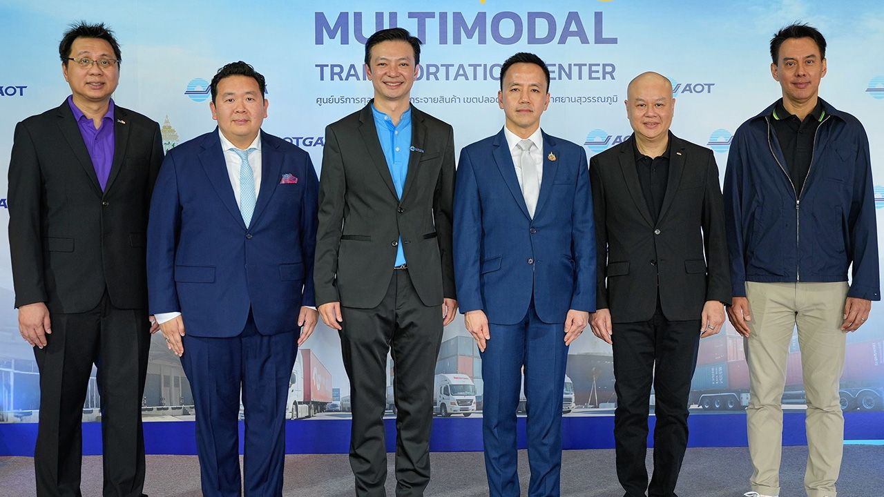 ครบวงจร - สิริวัฒน์ โตวชิรกุล และ พันธ์ทอง ลอยกุลนันท์ เปิด “Multimodal Transportation Center” ศูนย์บริการศุลกากรเพื่อกระจายสินค้า พร้อมดำเนินพิธีการศุลกากรในที่เดียว โดยมี คทา วีณิน และ ศศธร ภาสภิญโญ มาร่วมงานด้วย ที่ท่าอากาศยานสุวรรณภูมิ วันก่อน.