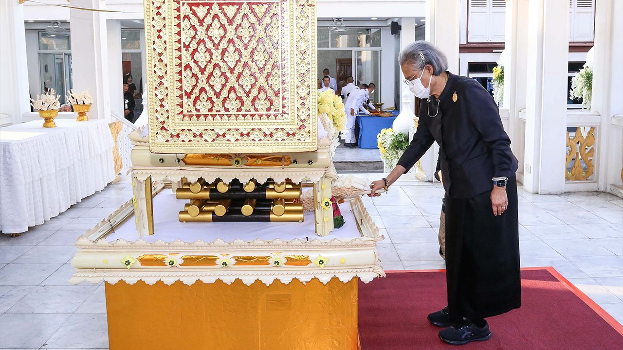 สมเด็จพระกนิษฐาธิราชเจ้า กรมสมเด็จพระเทพรัตนราชสุดาฯ สยามบรมราชกุมารี เสด็จพระราชดำเนินไปในการพระราชทานเพลิงศพ บุญฉลอง ภักดีวิจิตร ณ วัดมกุฏกษัตริยาราม เขตพระนคร เมื่อวันที่ 26 มกราคม.