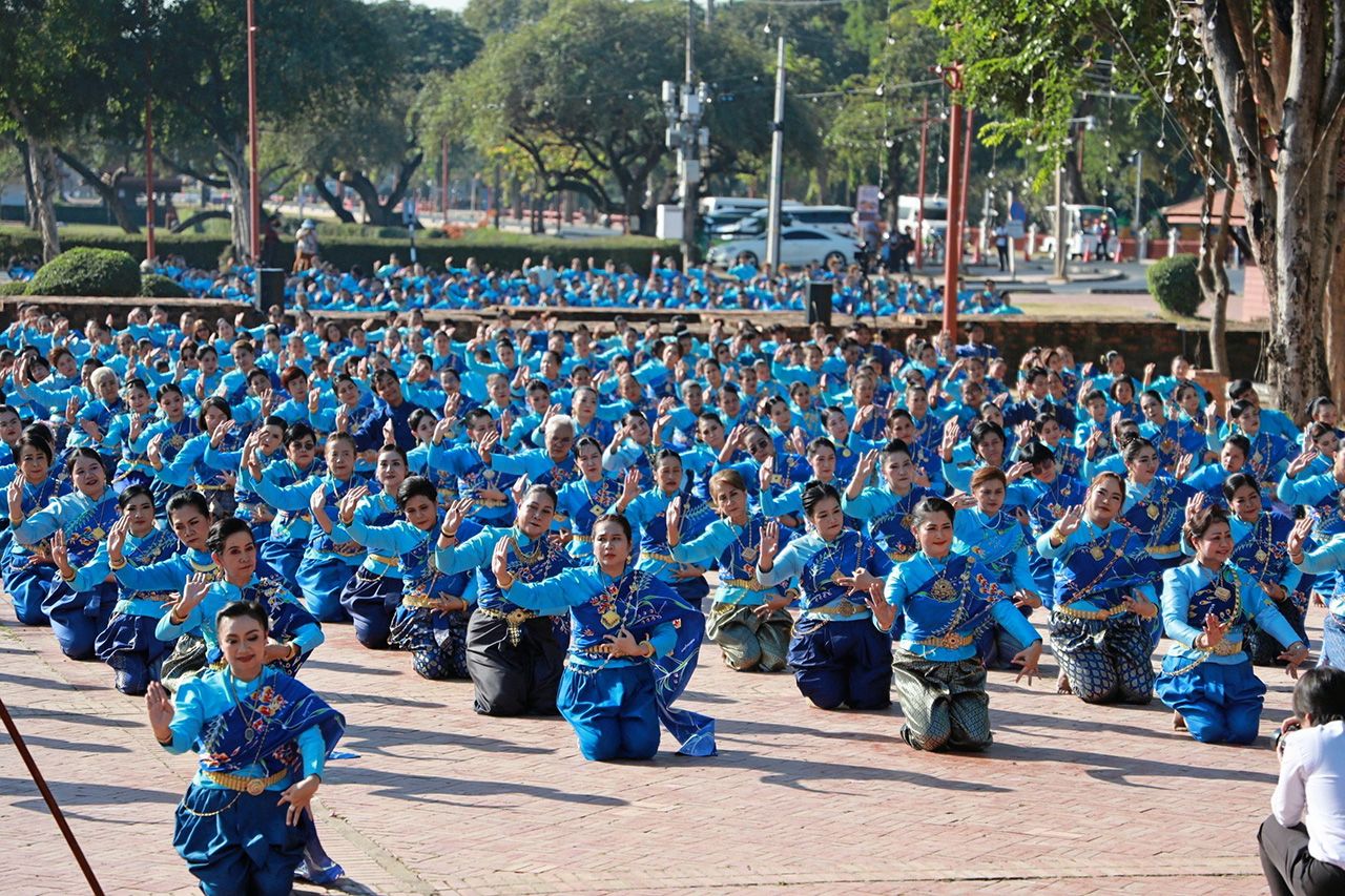 นางรำจาก 16 อำเภอ จำนวนกว่า 1,700 คน รำถวาย สมเด็จพระเจ้าอู่ทอง ปฐมกษัตริย์แห่งกรุงศรีอยุธยา ณ พระบรมราชานุสาวรีย์ สมเด็จพระรามาธิบดีที่ 1.