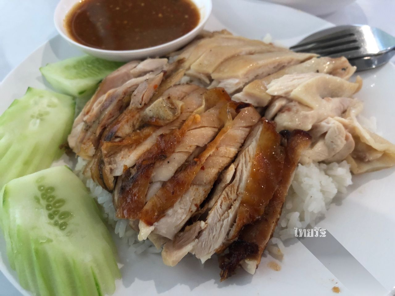 ข้าวมันไก่ผสม ในโซนศูนย์อาหาร Magic Food Park