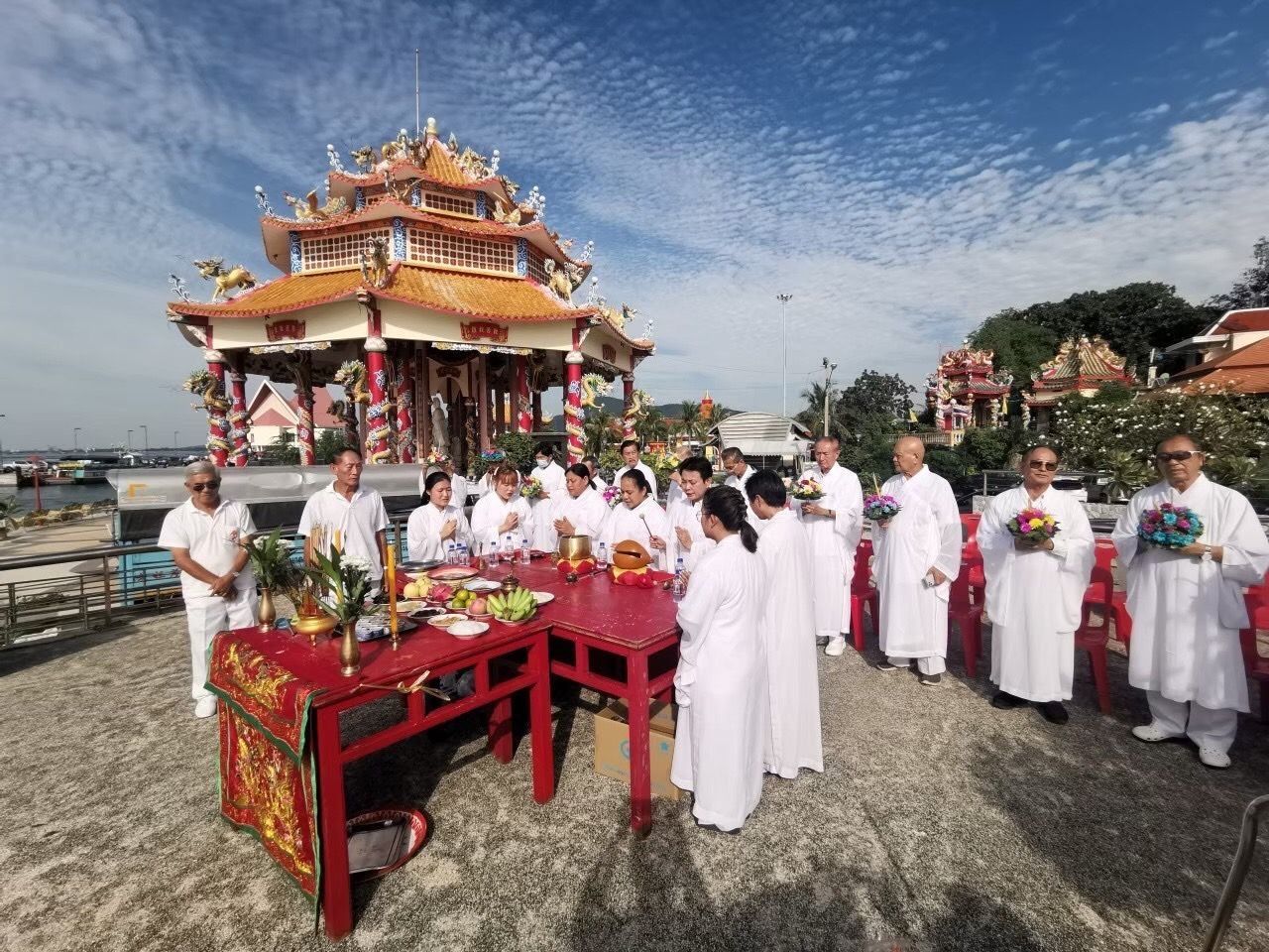 พิธีลอยกระทงเชิญวิญณาณบรรพบุรุษ