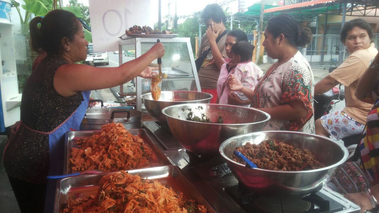  ข้าวแกงทางเลือกใหม่แม่ค้าหัวใสผุดไอเดีย 1 จาน 10 บาท