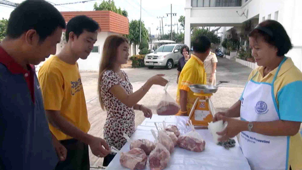 พาณิชย์สงขลา ขายหมูธงฟ้า ราคาถูก กก.ละ 110 บ. ลดค่าครองชีพ 