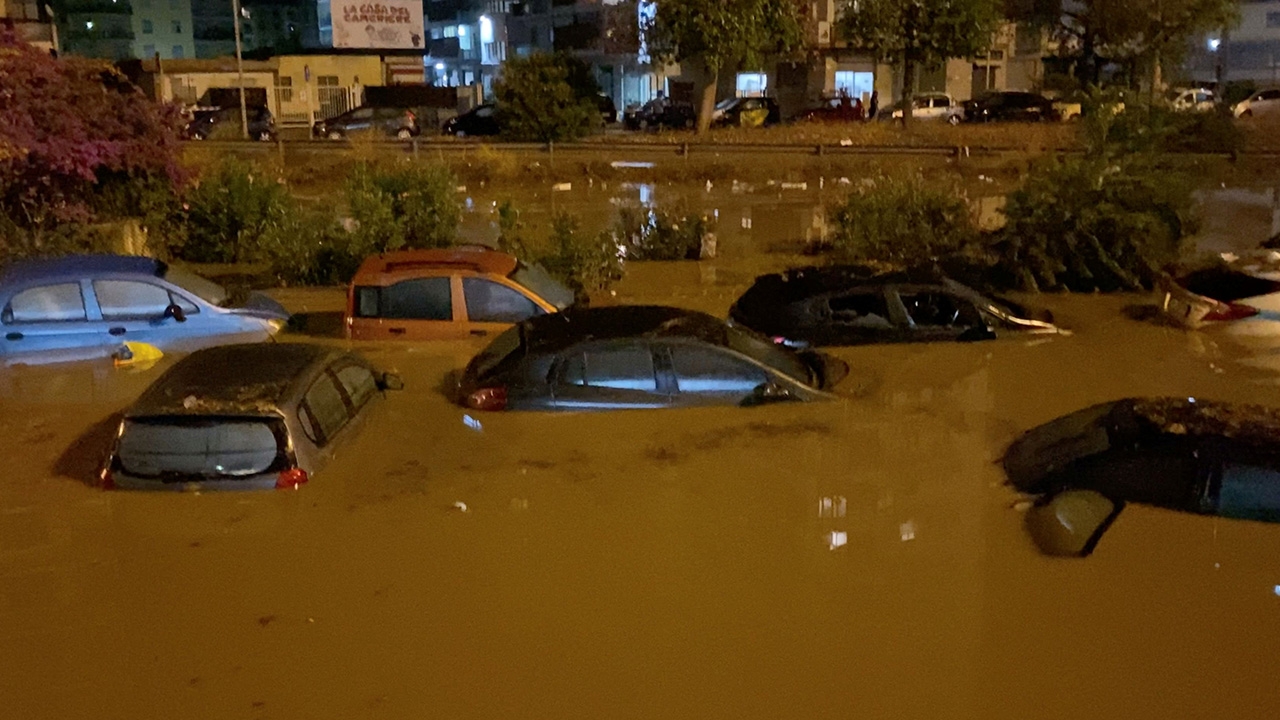 ฝนฟ้าคะนองถล่มเมืองปาแลร์โม น้ำท่วมฉับพลันคนติดในรถดับ 2 ศพ