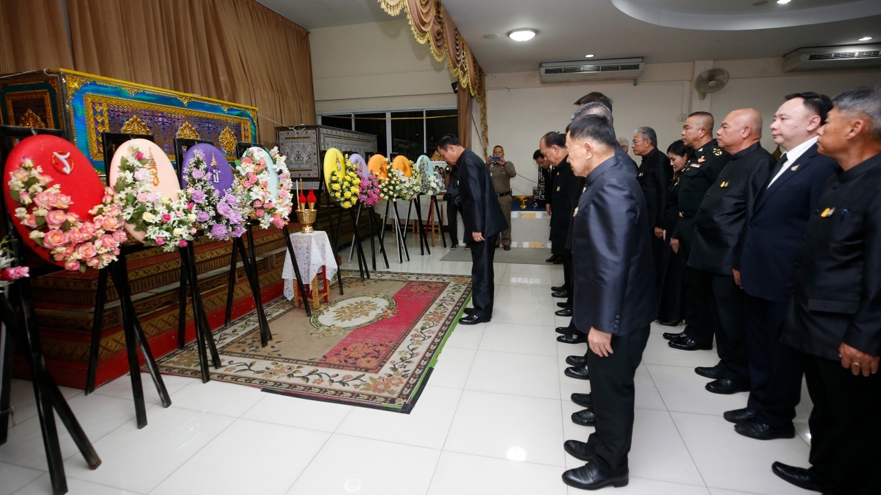 นายกฯ เป็นประธานมอบผ้าไตร และกัปปิยภัณฑ์ ตามพระประสงค์ พระสังฆราช  