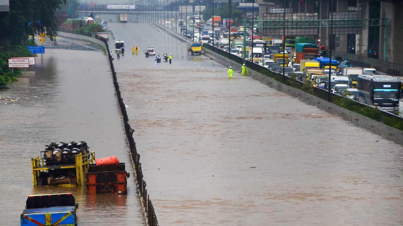 ฝนตกหนัก จาการ์ตาอ่วม น้ำท่วมรุนแรง ครั้งที่ 2 ของปี