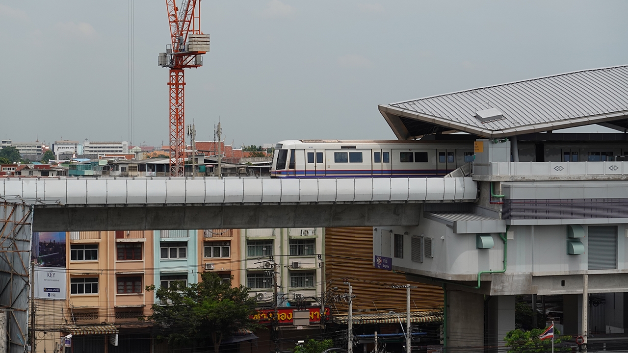 ชุลมุนถกปัญหารถไฟฟ้าสายสีเขียว-ส้ม