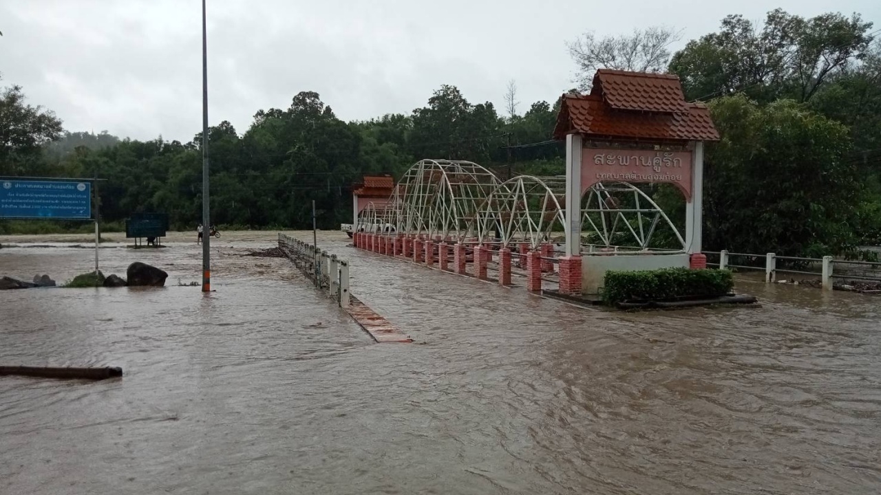 ฝนถล่มเชียงใหม่ทำหลายพื้นที่น้ำท่วมที่ จอมทอง อมก๋อย และฮอดอ่วมหนัก