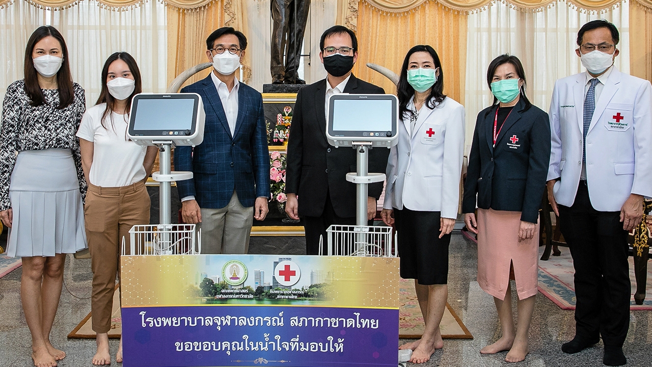 "กฤษดา–จนิษฐา ธีรวรชัย" ส่งเครื่องวัดสัญญาณชีพ 2 เครื่องให้โรงพยาบาลจุฬาลงกรณ์