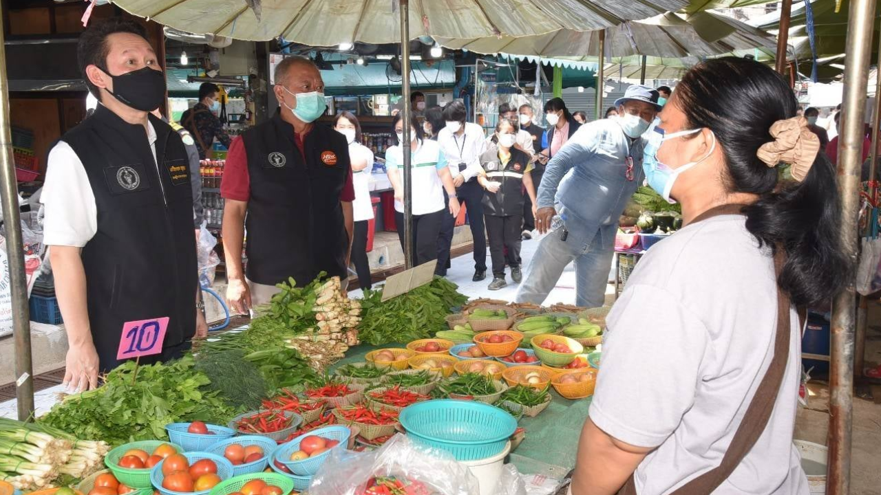 5 ตลาดย่านบางกะปิ เปิดขายวันแรก หลังถูกสั่งปิดคุมการระบาดของโควิด-19