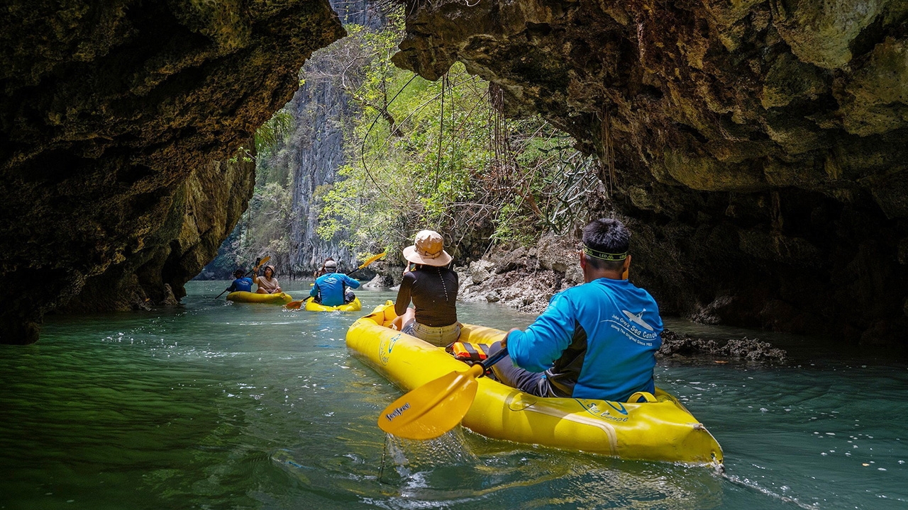 การท่องเที่ยวแบบอนุรักษ์ด้วยเรือแคนู