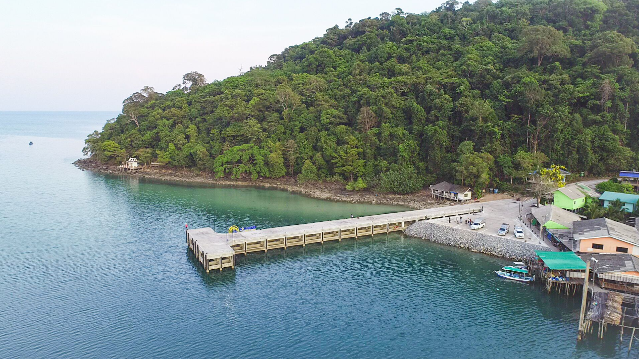 "กรมทางหลวงชนบท" ซ่อมแซมท่าเทียบเรือเกาะกูด เสริมความปลอดภัยให้ประชาชน