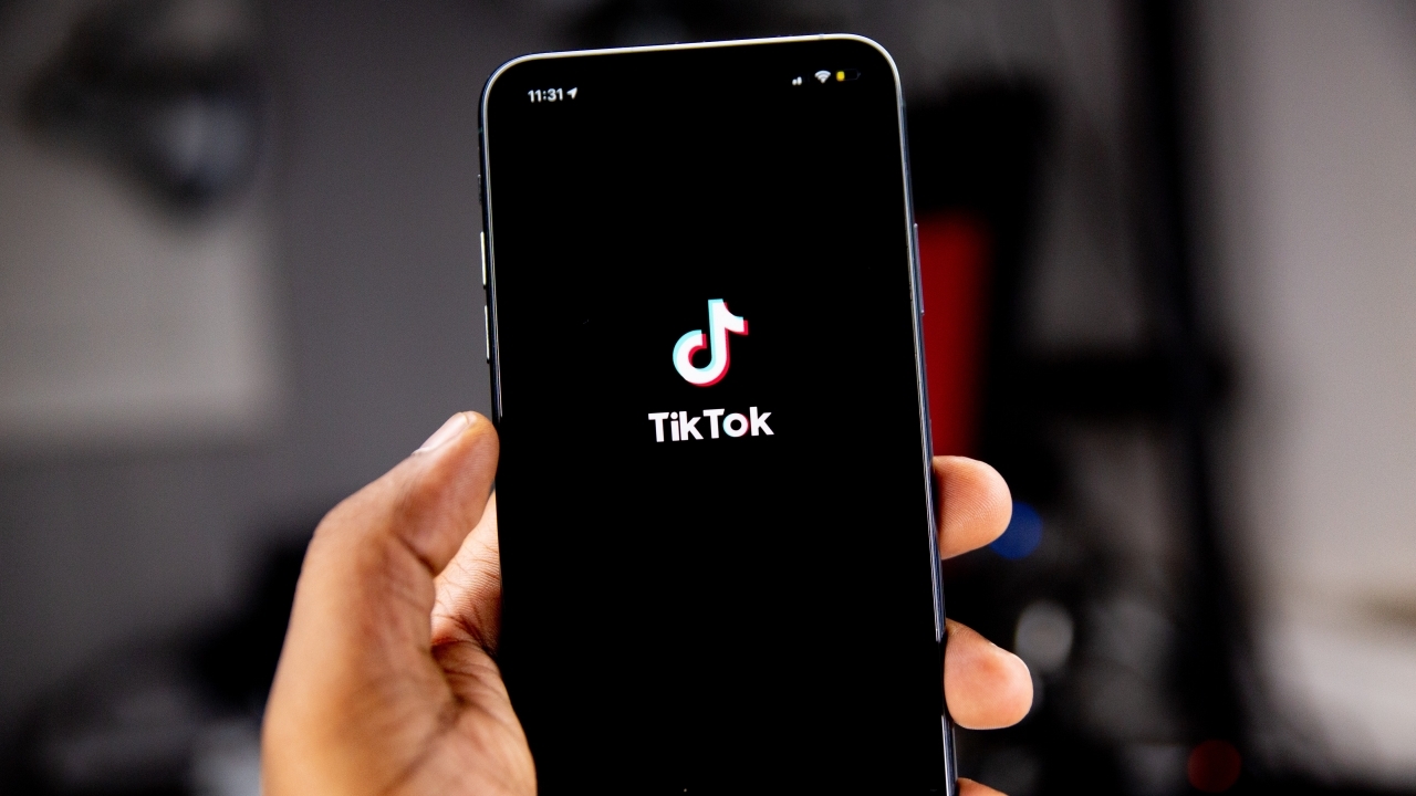 TikTok เพิ่มป้ายกำกับวิดีโอที่มีความเกี่ยวข้องกับสื่อของรัฐเพิ่มอีกใน 40 ประเทศทั่วโลก