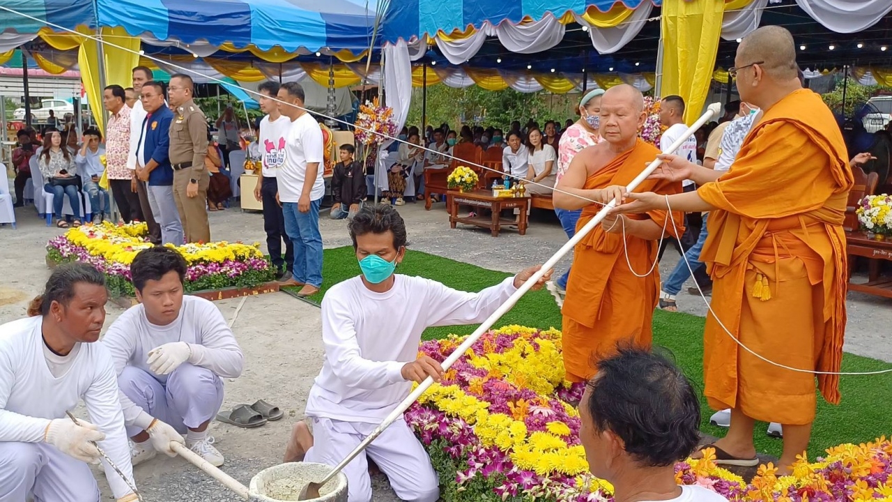 ส่องเลขหางประทัด พิธีหล่อพระพุทธรูป วัดหลวงพ่อสมหวัง หลังได้โชคกันทุกปี