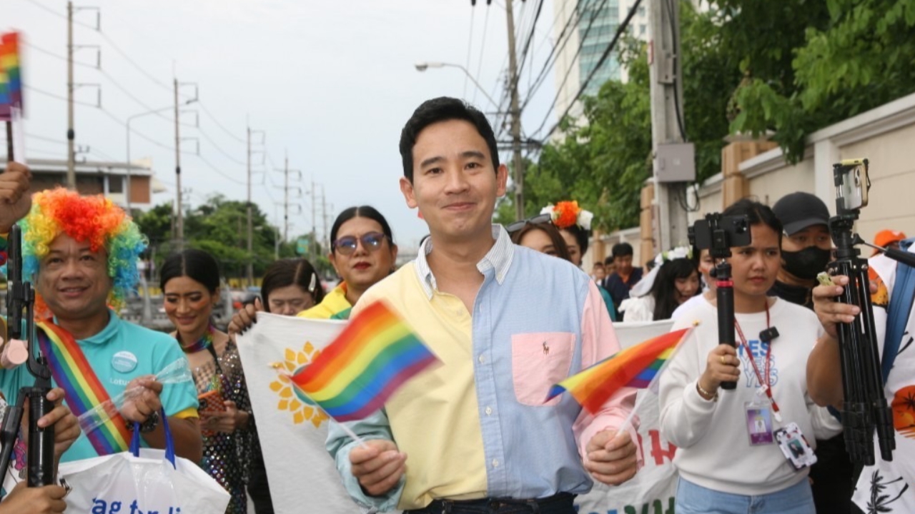 “ทิม-อิ๊งค์” ร่วมขบวน Thailand Pride คนแห่ตะโกนเรียก “นายกฯพิธา”