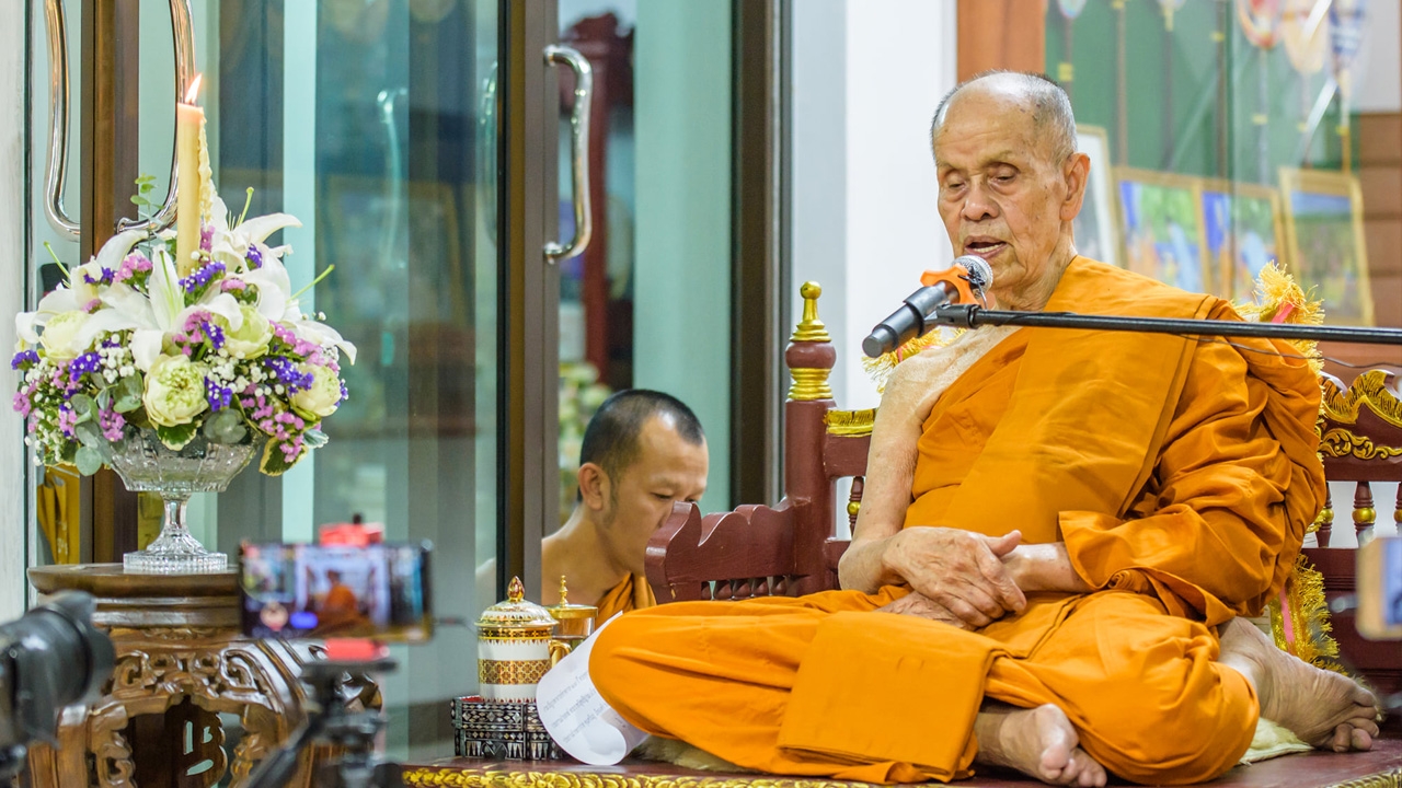 ศิษยานุศิษย์ จัดสร้างเหรียญ 90 ปี หลวงปู่บัวเกตุ เพื่อบูรณะองค์พระเจดีย์