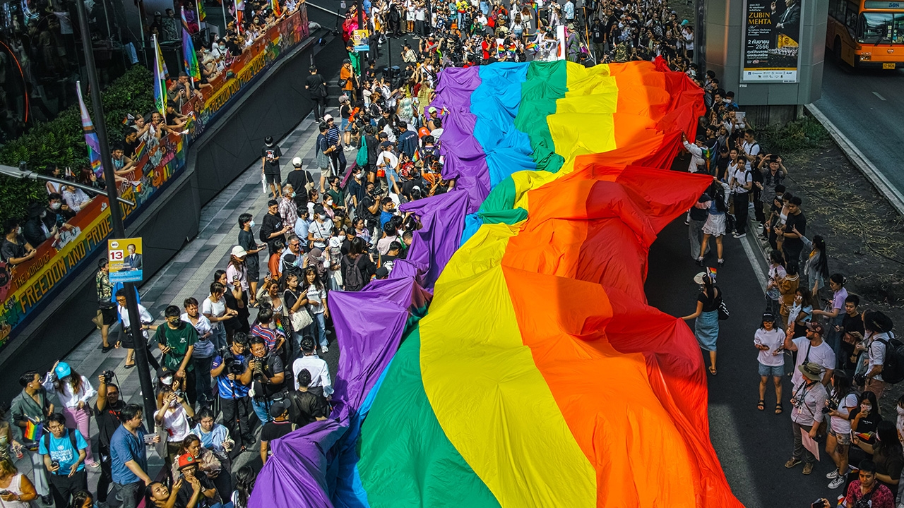 พาเหรดเดือน PRIDE ปิดท้ายสุดปัง