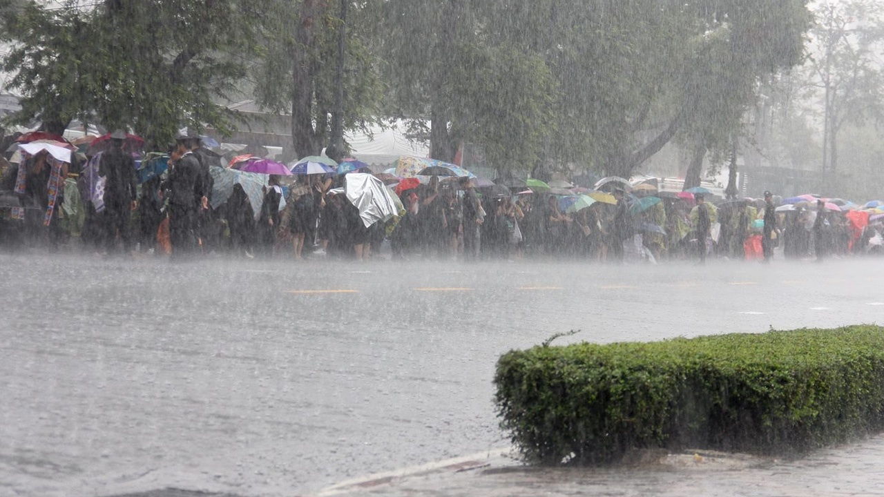 สภาพอากาศวันนี้ ทั่วไทยมีฝนตกหนักร้อยละ 60 ระวังอันตรายน้ำท่วมฉับพลัน