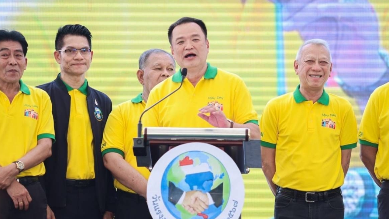 “อนุทิน-พิพัฒน์” ประกาศปรับค่าจ้าง 400 บาท-สสรท.-สรส. ทวงข้อเรียกร้องเดิม 13 ข้อ