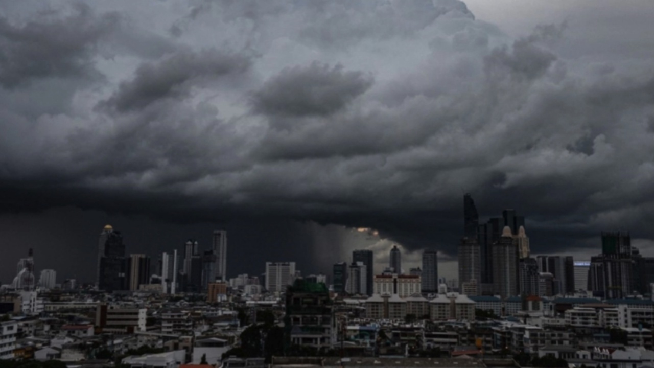 สภาพอากาศวันนี้ กรมอุตุฯ เตือน ประเทศไทยมีฝนตกหนักหลายพื้นที่ เสี่ยงน้ำท่วม-น้ำป่าหลาก