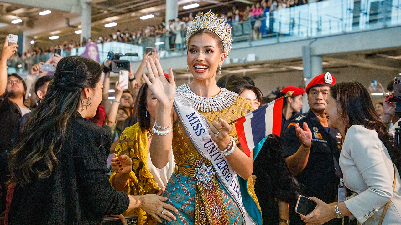 แห่รับ “แอนโทเนีย โพซิ้ว” รองฯนางงามจักรวาล กลับมาถึงไทย