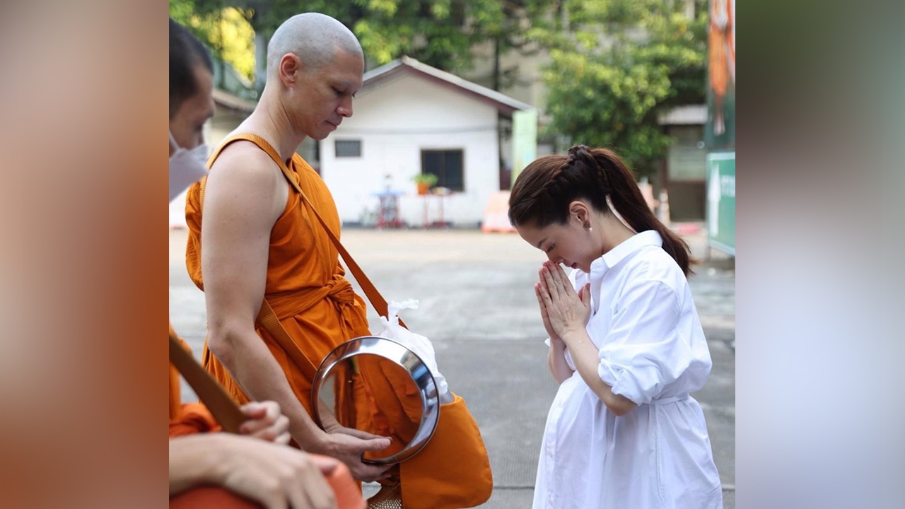 ลีเดีย อุ้มท้องใส่บาตร พระแมทธิว แฟนคลับแห่อนุโมทนาบุญ