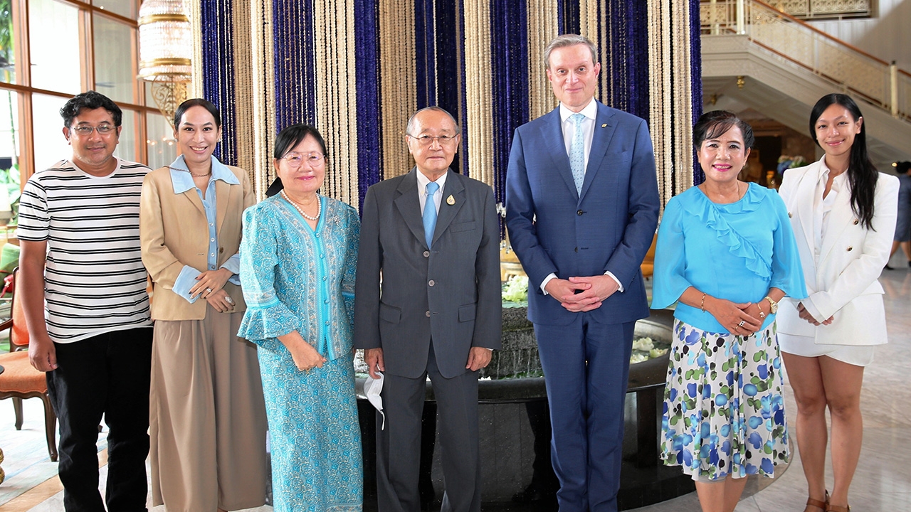 ดร.สุเมธ ตันติเวชกุล จัดประชุมคณะกรรมการดำเนินงานรางวัลวรรณกรรมยอดเยี่ยมแห่งอาเซียน