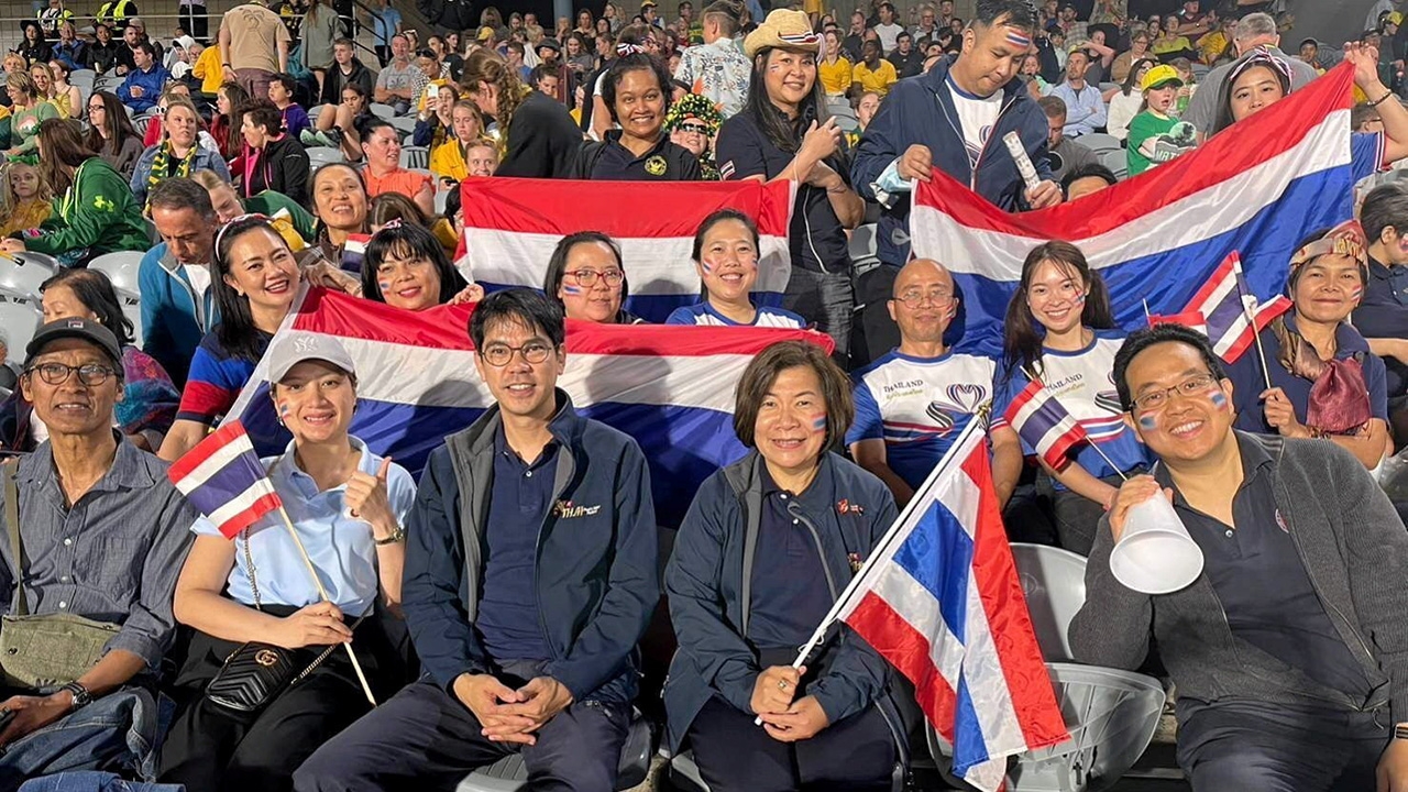 ออท. ณ กรุงแคนเบอร์รา ออสเตรเลีย นำทีมชาวไทยร่วมเชียร์ทีมฟุตบอลหญิง