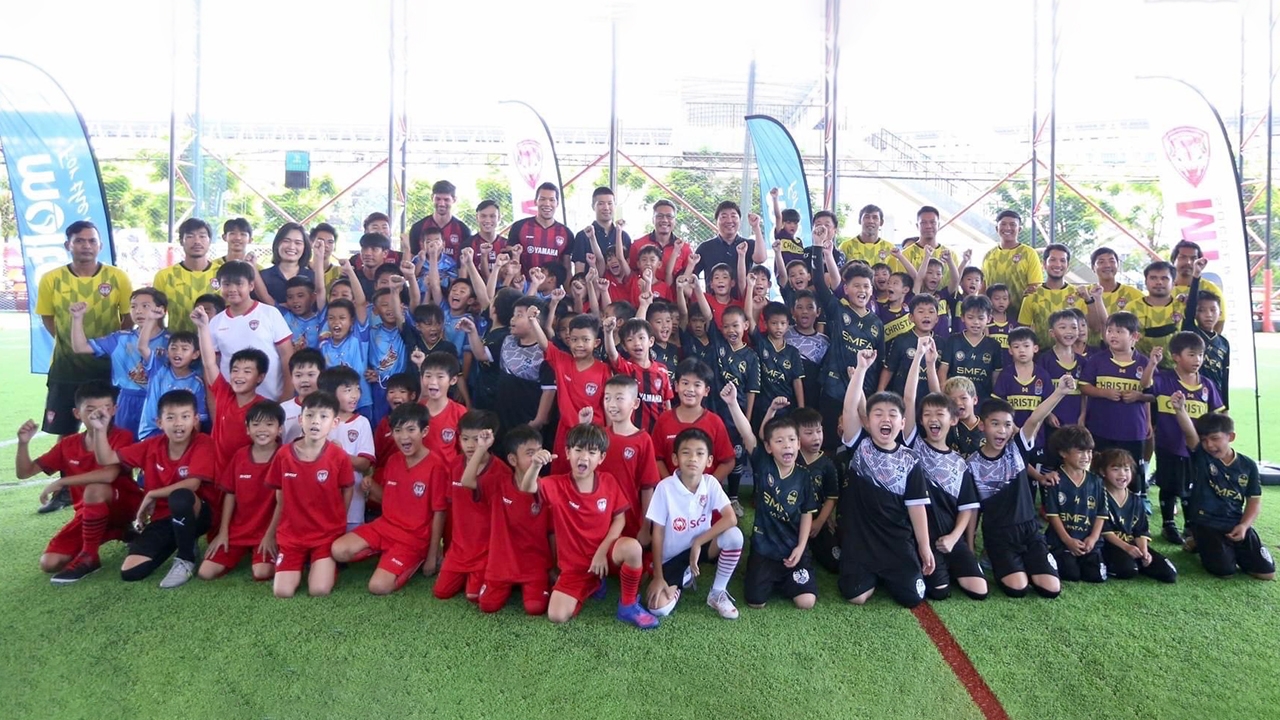 กระแสเยี่ยม!! เยาวชนแห่ร่วมกิจกรรมฝึกลูกหนัง "Molten Festival Football Clinic"