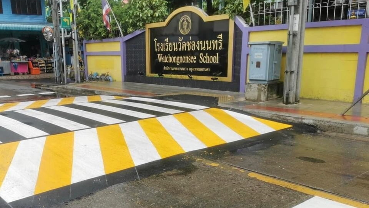 ทางม้าลายรุ่นใหม่ยกระดับ กทม.นำร่องหน้าโรงเรียน 4 แห่ง คนขับต้องชะลอ