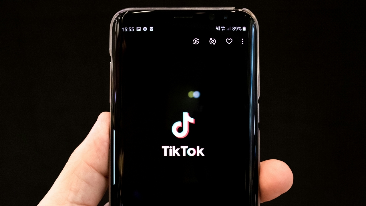 TikTok เพิ่มฟีเจอร์ Group Chat และสติกเกอร์ในกล่องข้อความ Direct Messages