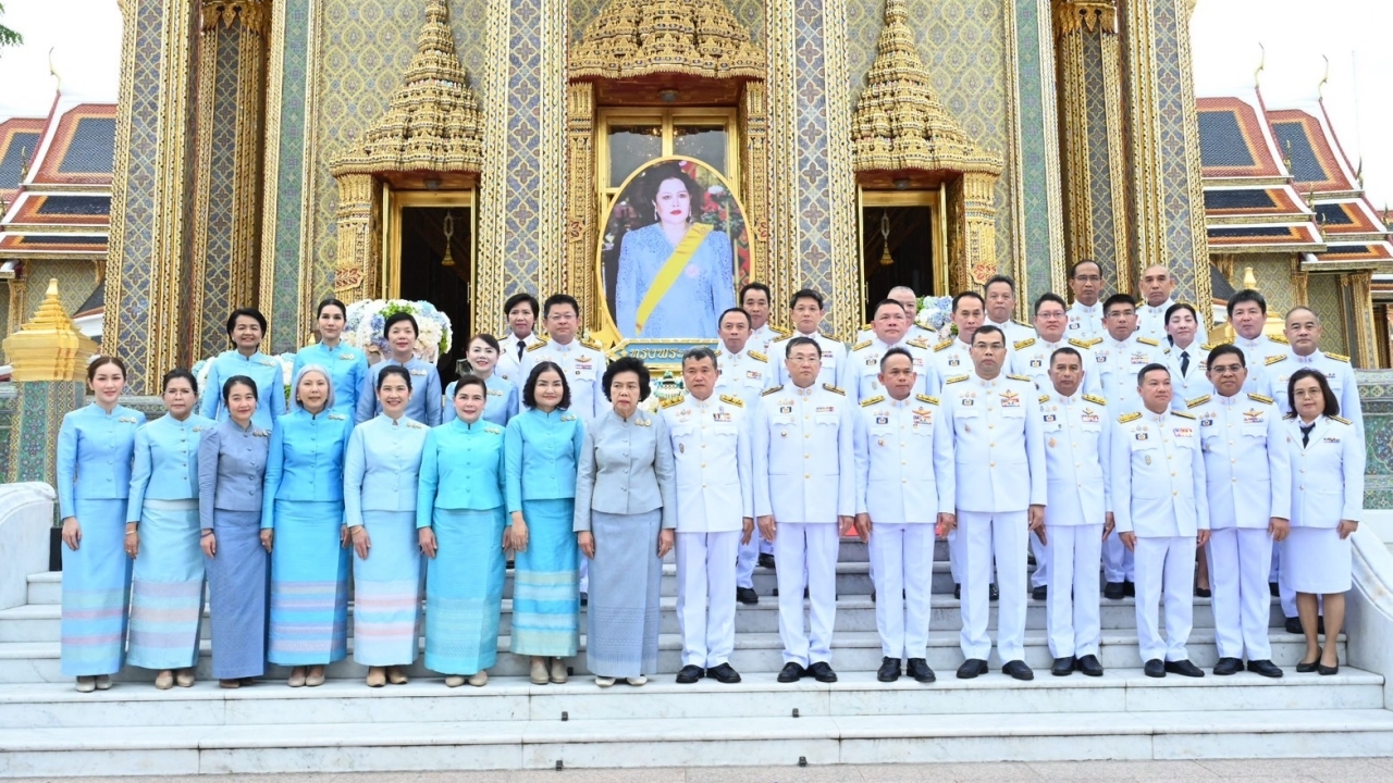 มท.ทำบุญตักบาตรถวายพระราชกุศล ถวายพระพรชัยมงคล “พระพันปีหลวง” 12 สิงหาคม