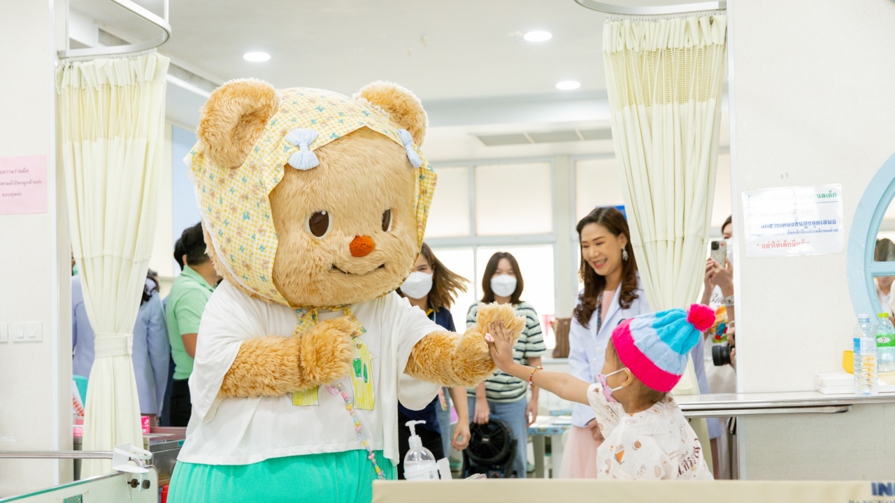 ใจฟูมาก "น้องเนย" Butterbear ไปให้กำลังใจผู้ป่วยเด็กที่โรงพยาบาลศิริราช