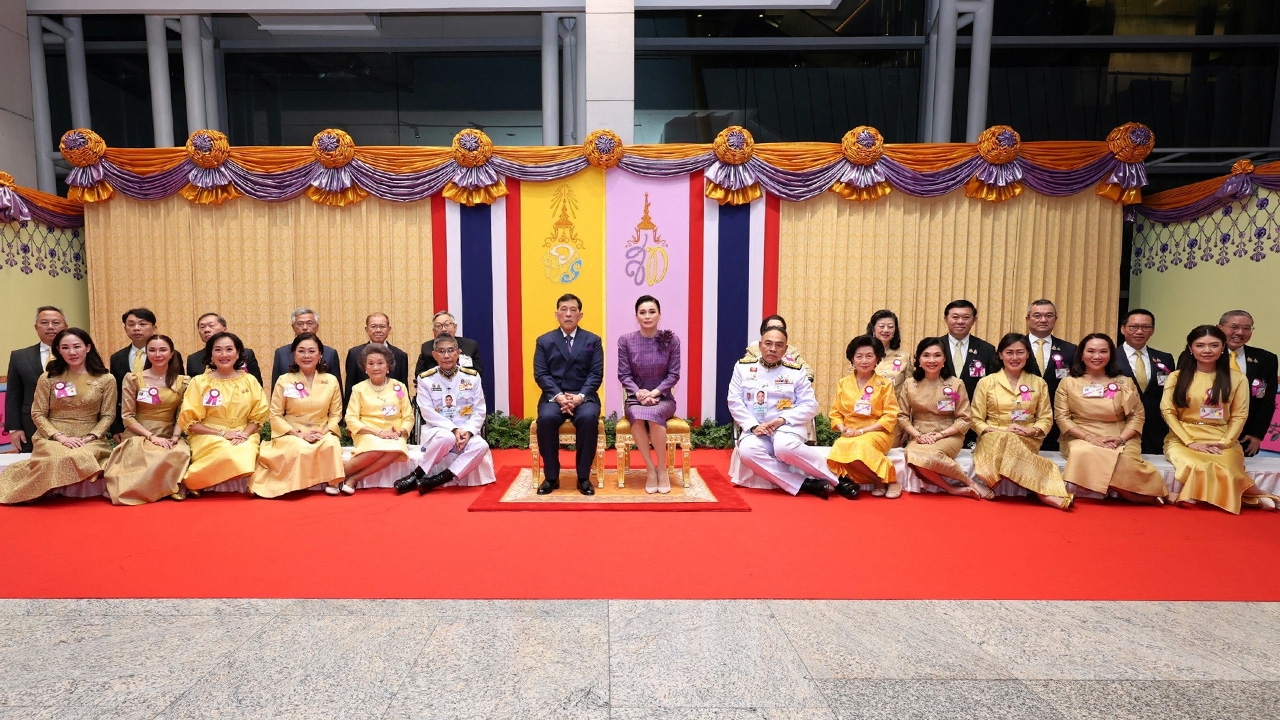 พระเจ้าอยู่หัว-พระราชินี ทรงเปิดงานโครงการหลวง ๕๕