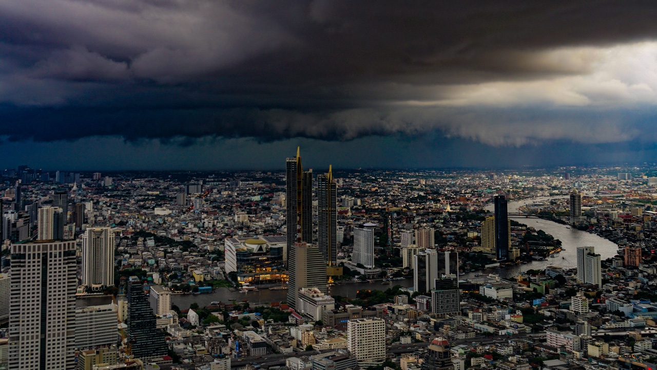 เตือนภัยฝนตกหนัก จอดรถยนต์ตรงไหนสุดอันตราย