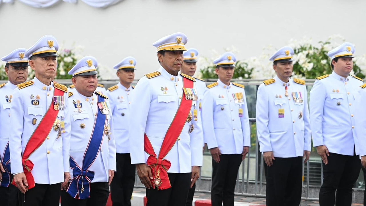 ผู้ว่าฯ กทม.ร่วมขบวนเชิญน้ำพระพุทธมนต์ศักดิ์สิทธิ์ เนื่องในพระราชพิธีเฉลิมพระชนมพรรษา 6 รอบ