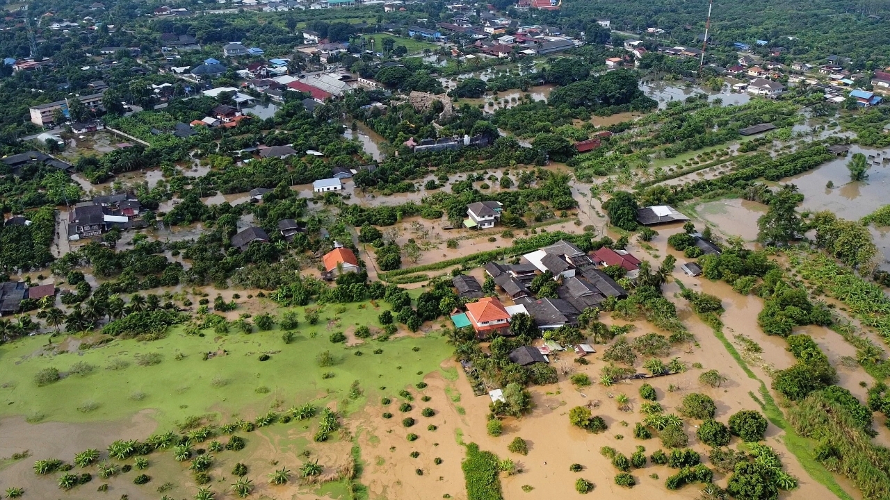 ศปช. เตือน 9 จังหวัดภาคใต้ฝนตกหนัก เฝ้าระวังดินถล่ม เร่งระบายน้ำท่วมลำพูน