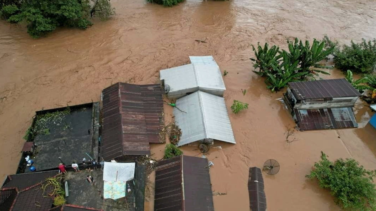 เตือนจังหวัดเชียงราย ฝนตกต่อเนื่อง ทุกอำเภอเฝ้าระวังน้ำท่วมฉับพลัน