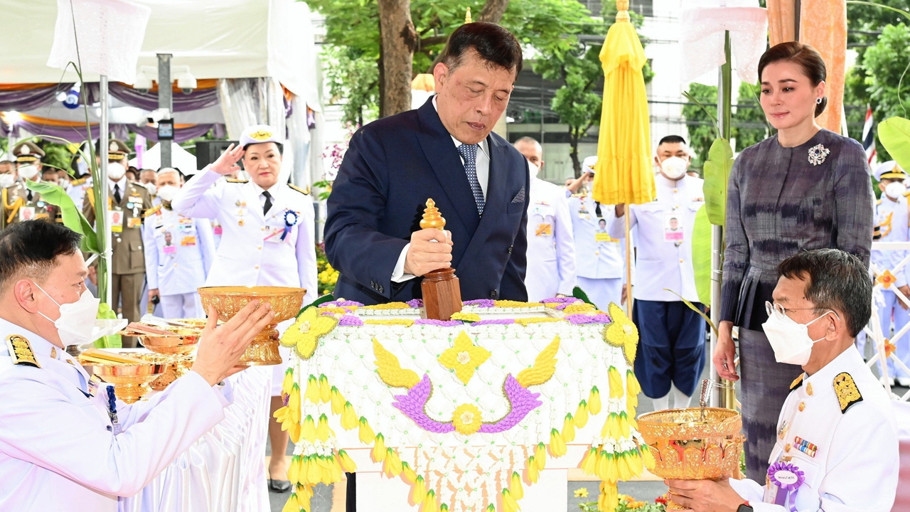 เสด็จฯทรงวางศิลาฤกษ์  เปิดอาคารที่ทำการสำนักงานศาลยุติธรรม